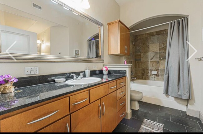 Building Photo - 1901 Post Oak Blvd