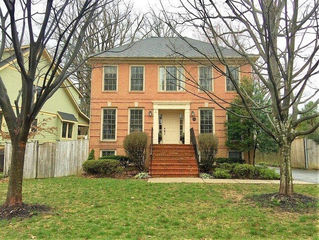 Primary Photo - Miraculous & Palatial 5 Bedroom 3.5 Bathro...