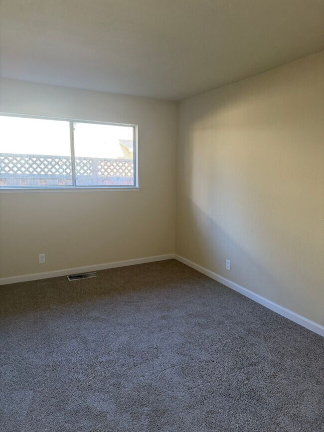 Building Photo - Kent/Pal