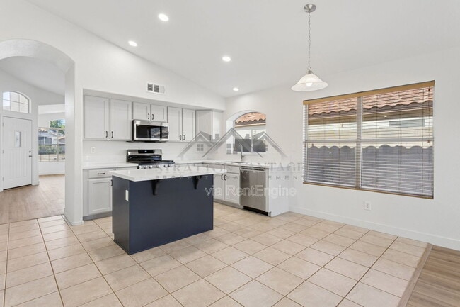 Building Photo - 9841 W Tonopah Dr