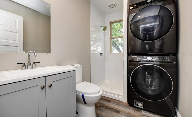 Building Photo - 1050 Oak St