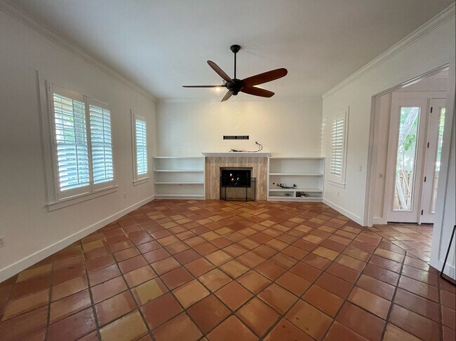 Building Photo - Davis Islands Spanish Med 3 Bed 2.5 Bath 1 car garage with Spool