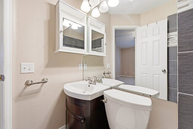Building Photo - $2,140.95 with $300 off the first month's rent, 2 Beds - 2 Bath, Single Family Home in Centennial...