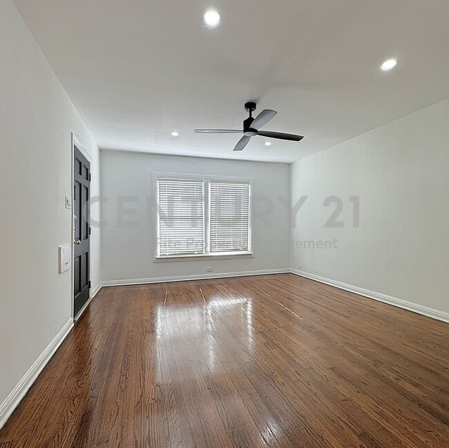 Building Photo - Charming 1/1 Lakewood Duplex for Rent!