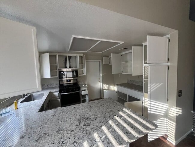 Building Photo - 39510 Sunrose Dr