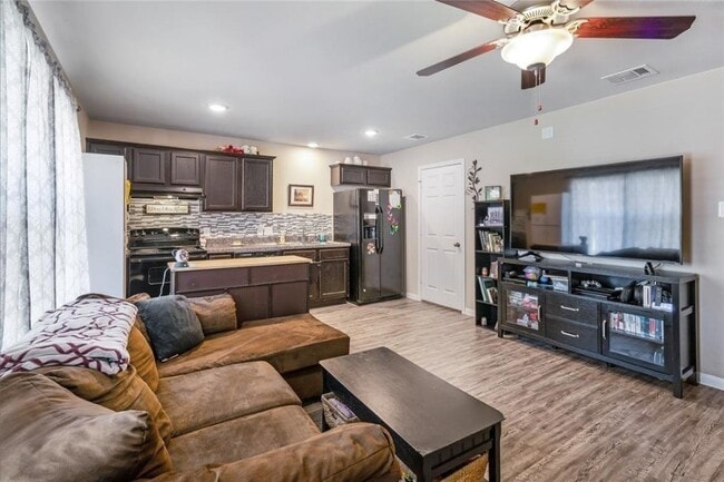 Building Photo - 16693 E Hammon