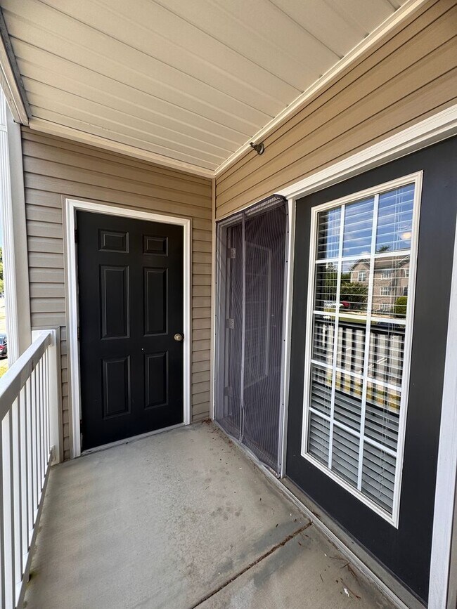 Building Photo - 2BR 2BA Condo with All Appliances Included