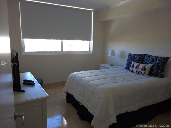 Building Photo - 19400 Turnberry Way