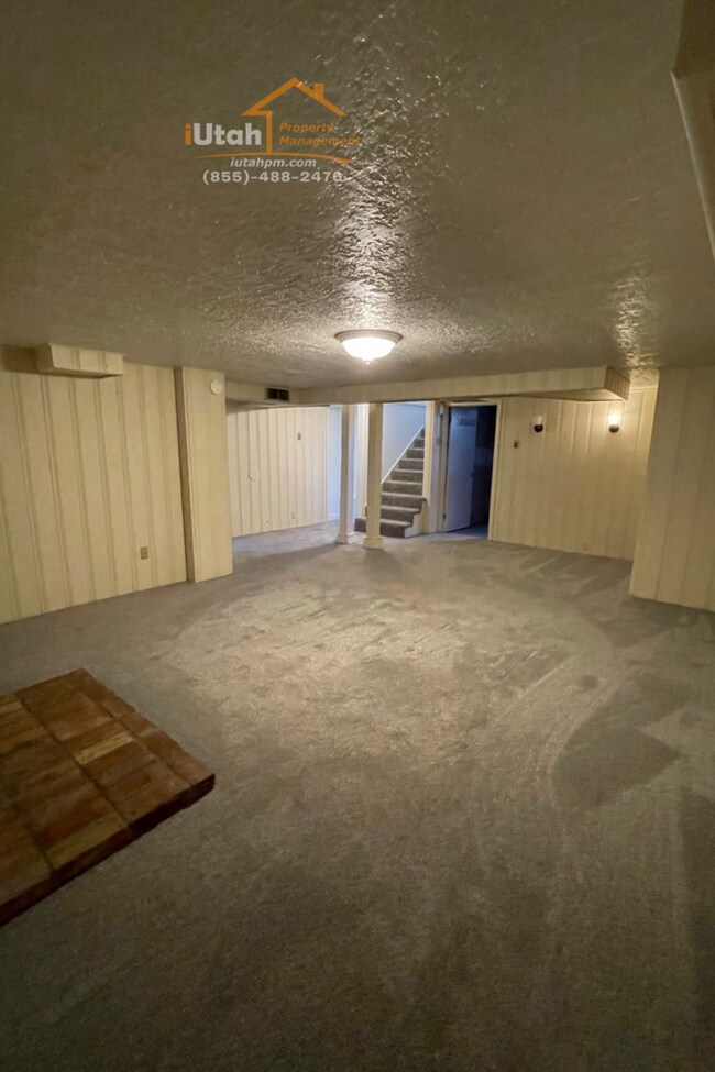 Building Photo - 4 bdrm 2 bth Home