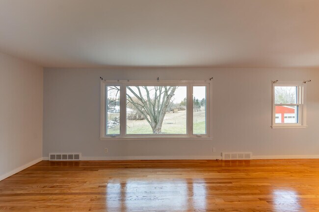 Building Photo - 18485 Ridge Rd