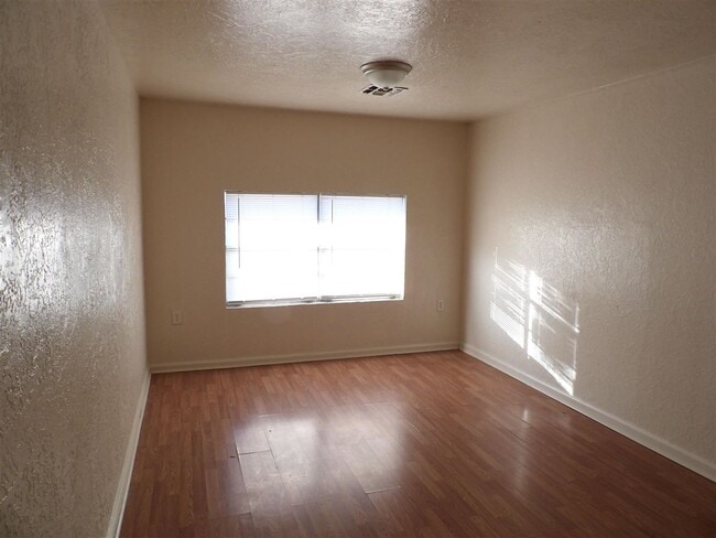 Building Photo - 1911 NW Andrews Ave