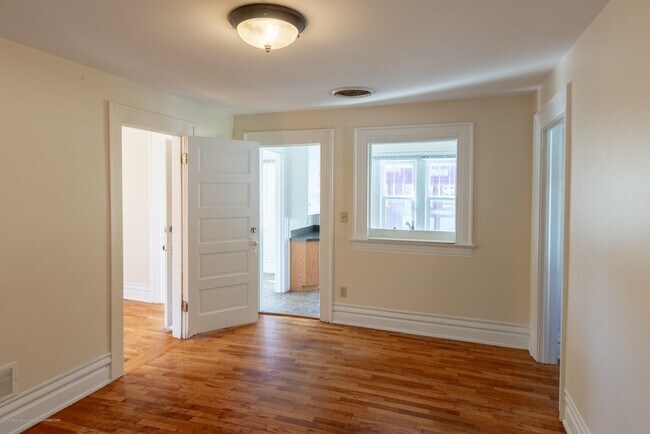 Living room - 229 S Bingham St