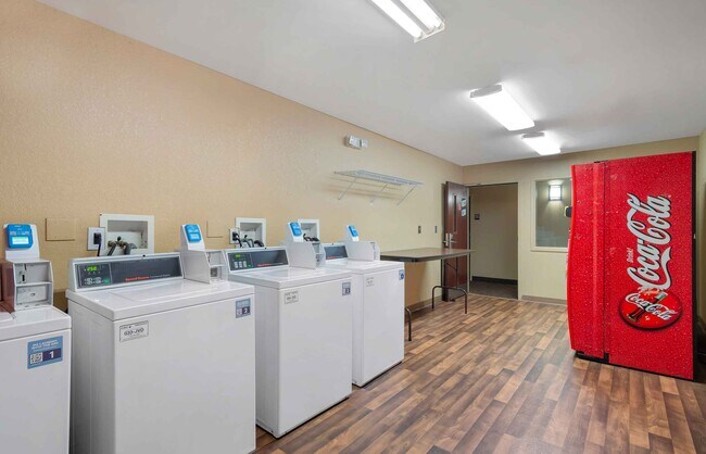 Building Photo - Furnished Studio-Atlanta - Perimeter - Crestline
