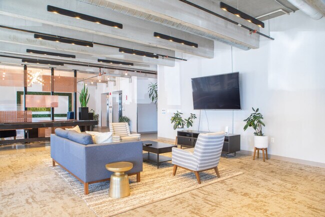 Building Photo - 1640 N Water St