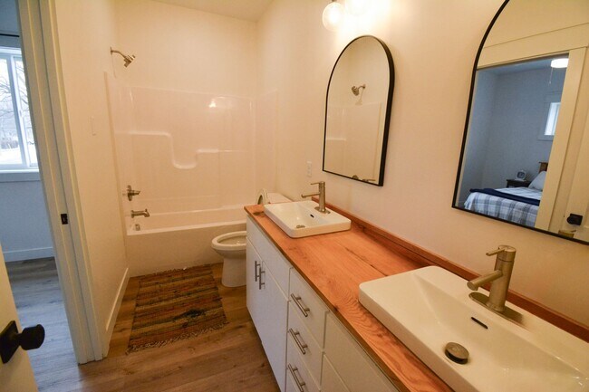 Building Photo - 1204 2nd Ave NW