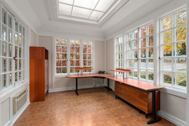 Building Photo - 161 Clinton Rd