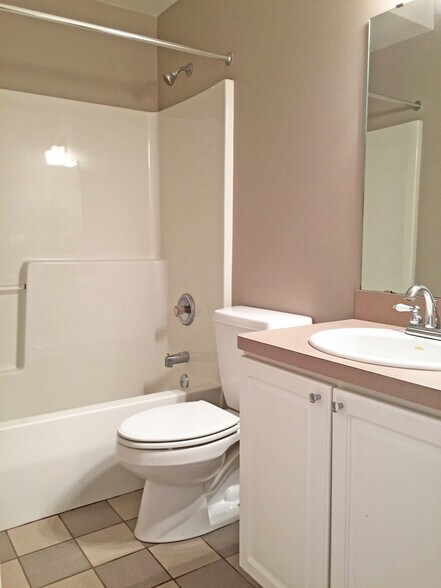 Building Photo - 108 Warren St