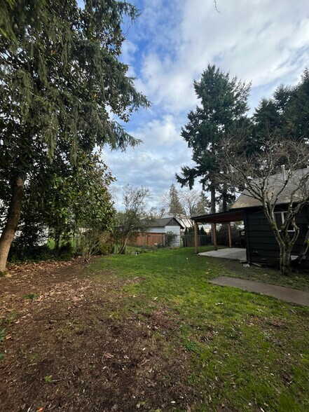 Building Photo - 18320 Dickerson Ln