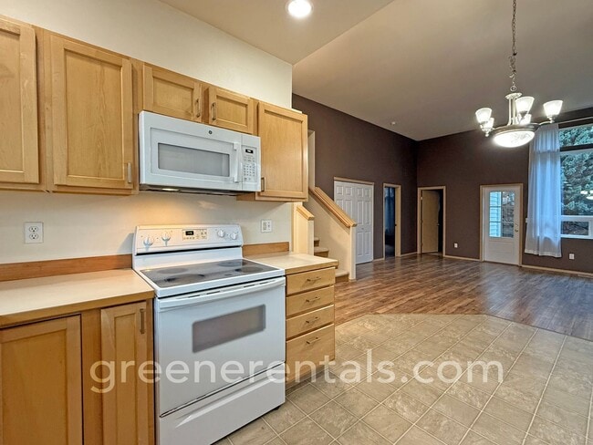 Building Photo - 3BR/2.5BA Townhome in Established Olympia Neighborhood