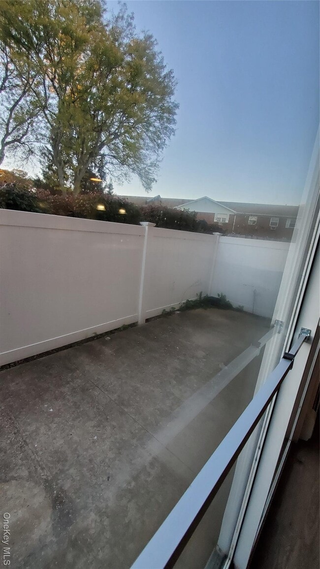 Building Photo - 460 Old Town Rd