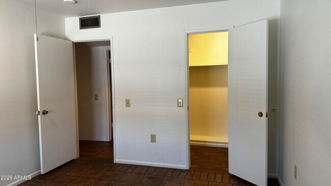 Building Photo - 14630 N Cameo Dr