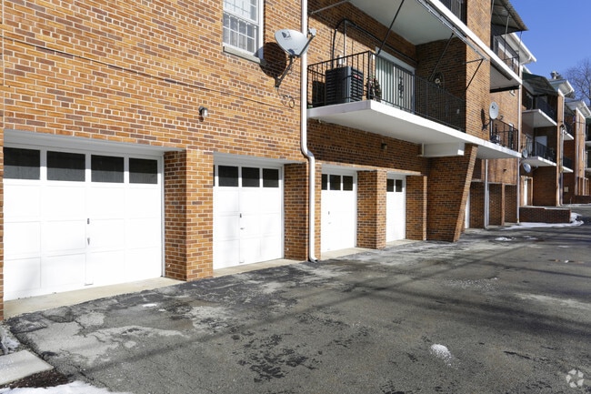 Building Photo - Greenview Arms Apartments