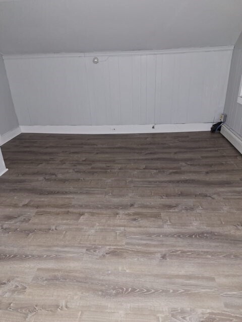 Building Photo - 404 Main St