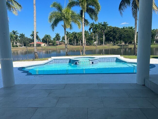 Building Photo - 2534 Poinciana Dr