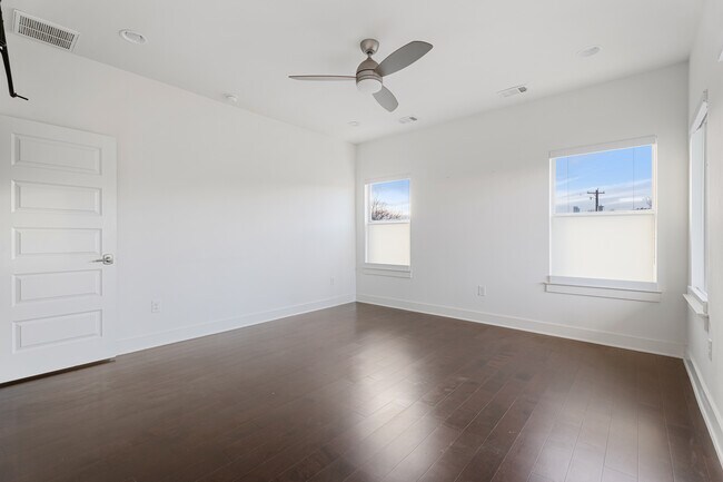 Building Photo - 2305 Coronado St