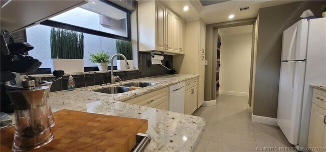 Building Photo - 6010 S Falls Cir Dr
