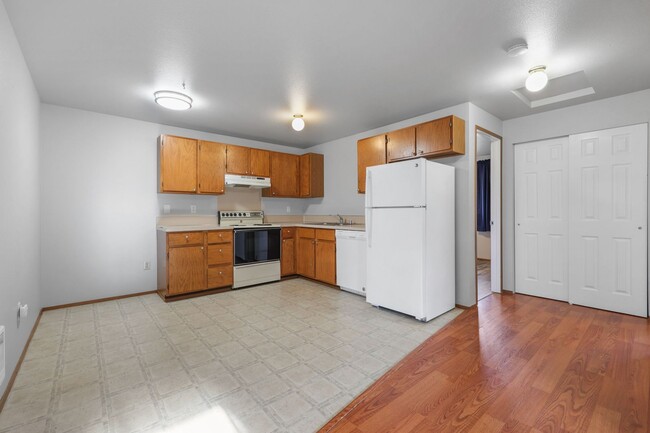 Building Photo - Move in Ready! Rambler duplex, 2 bed, 1 ba...