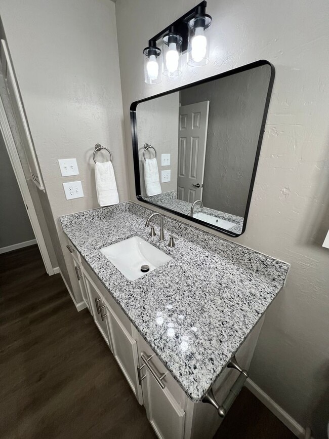 Building Photo - 134 NE Fullerton- Hot new listing!