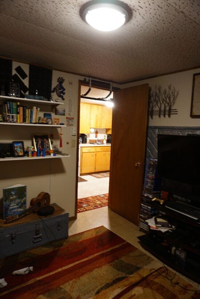 Building Photo - 2 Bedroom, 1 Bath duplex on Military Hill!