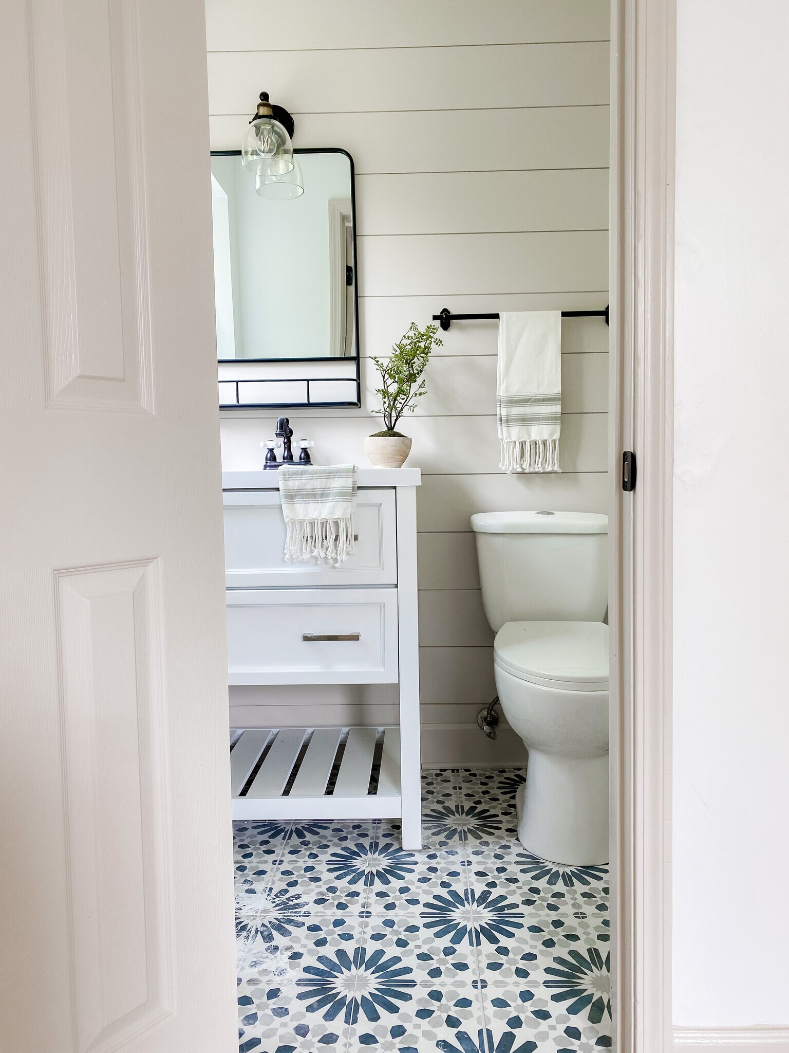 Half bath - 223 Woodglen Dr