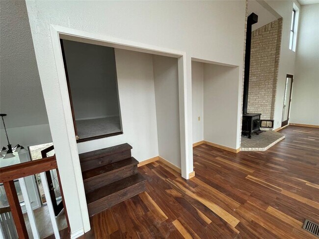 Building Photo - 210 Oak Springs Dr