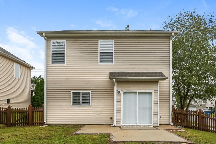 Building Photo - 13603 Riding Hill Ave