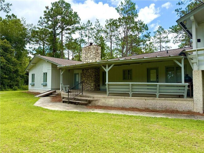 Building Photo - 28 Pine Forest Dr W