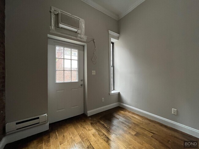 Building Photo - 336 E 18th St