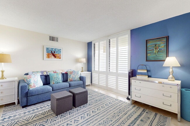 Building Photo - 124 Lakeshore Dr