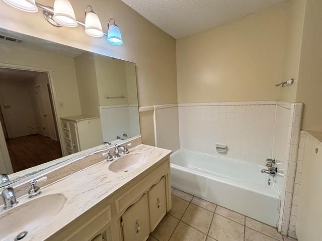 Building Photo - 2107 Botts Dr