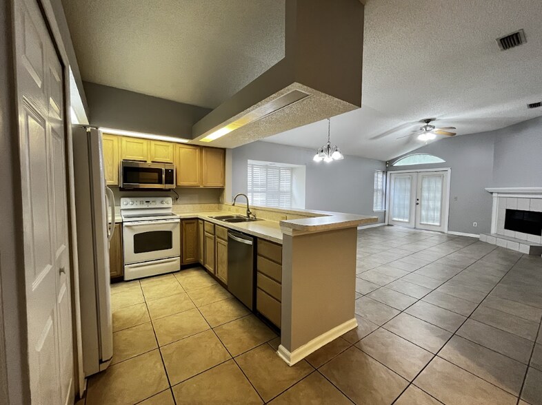 Building Photo - 1159 Radis Pl