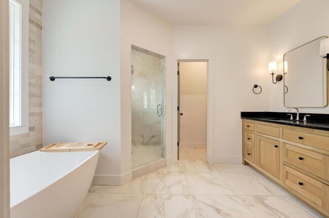 Building Photo - 4001 Stone Hl Ln