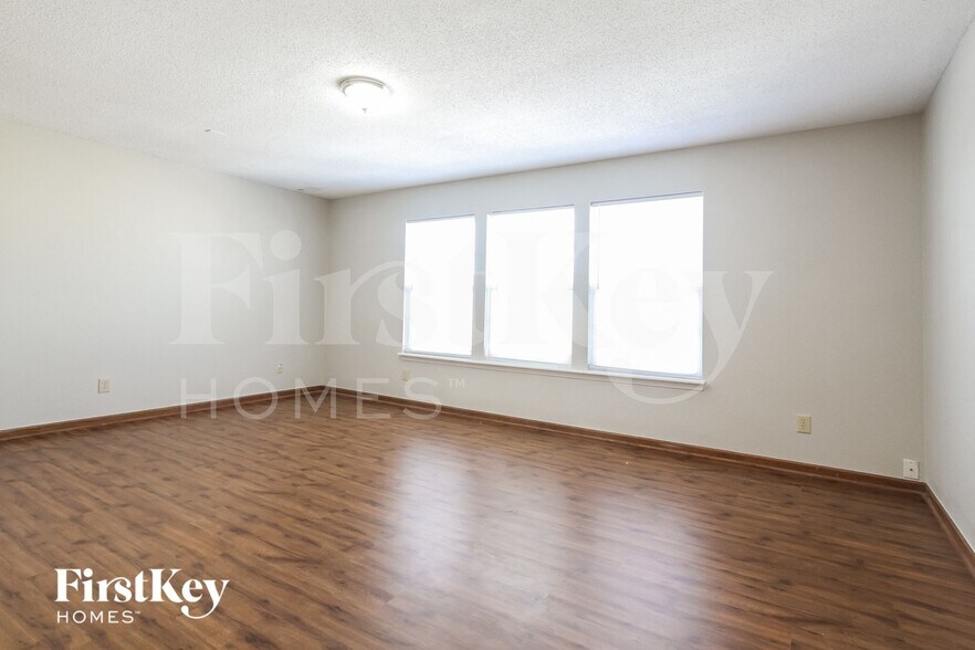 Building Photo - 301 Sunbeam Ln