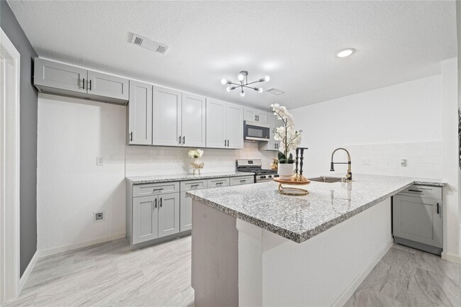 Building Photo - 12007 Sharpcrest St