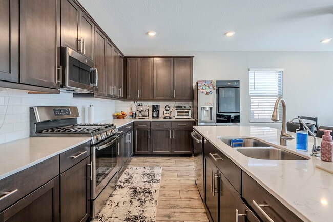 Building Photo - 9935 E Thornbush Ave