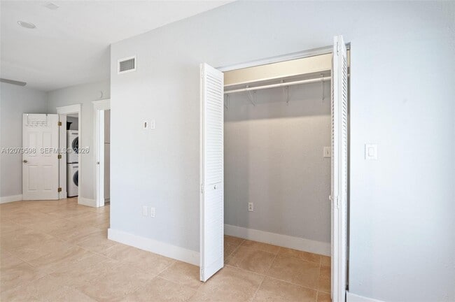 Building Photo - 4 Transylvania Ave