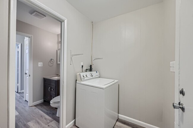 Building Photo - 601 Boxelder Dr