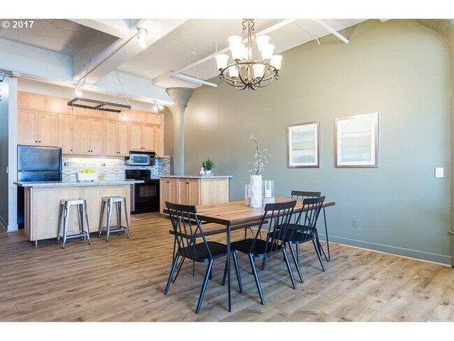 Building Photo - Historic Irving Street Lofts In The Pearl District - Top Floor Unit w/Parking/Rooftop Deck