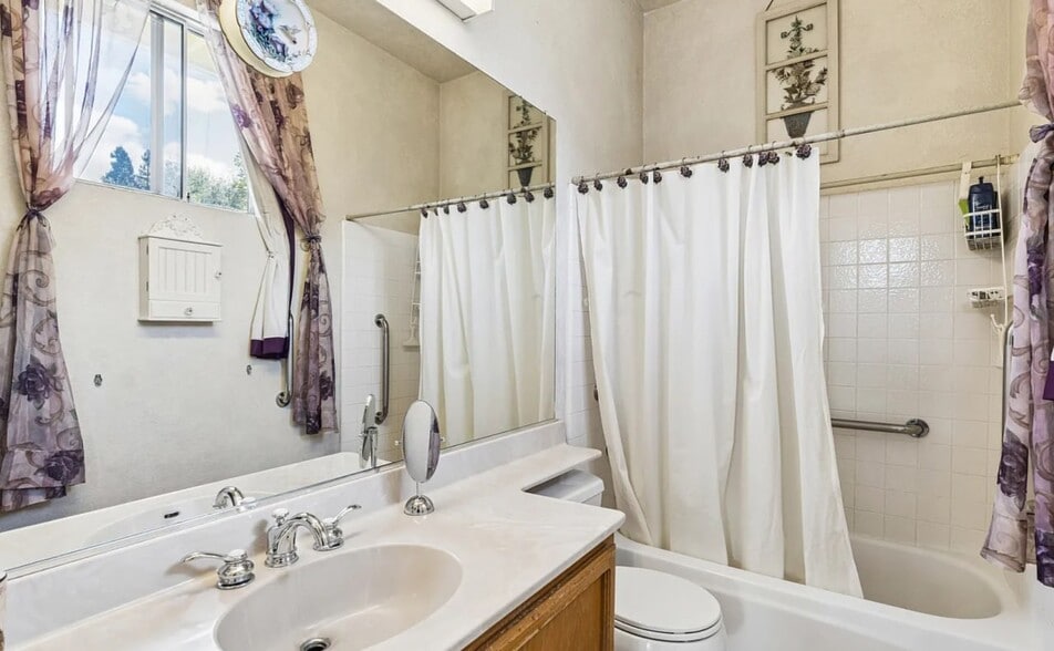 Building Photo - 2671 Bolker Dr