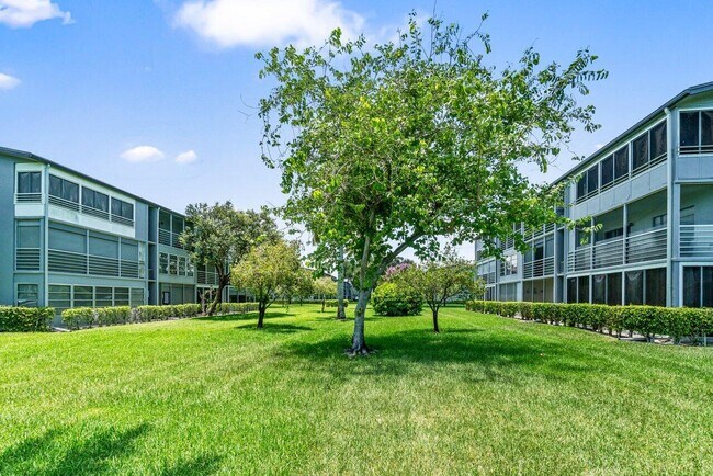 Building Photo - 68 Suffolk B